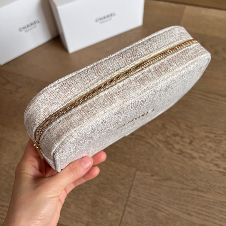 chanel Beaute Cosmetic Makeup Bag Pouch Clutch Sparkling Creamy GOLD