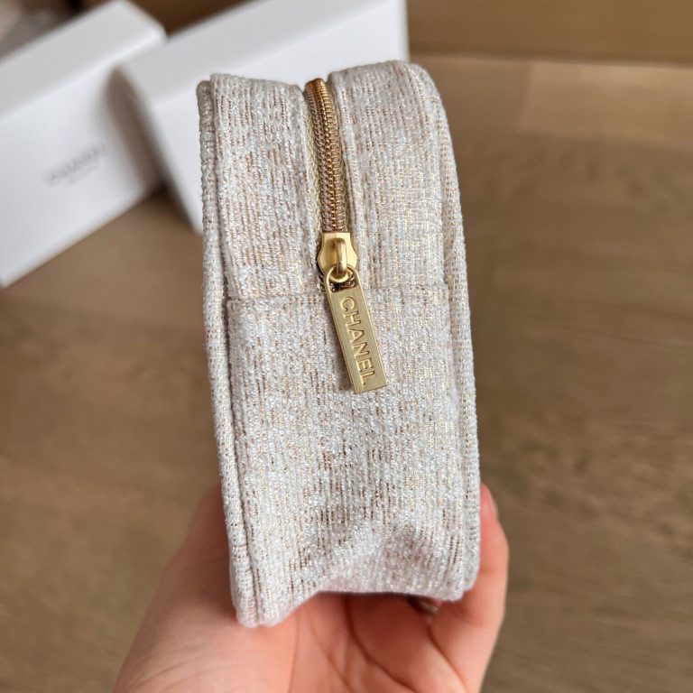 chanel Beaute Cosmetic Makeup Bag Pouch Clutch Sparkling Creamy GOLD