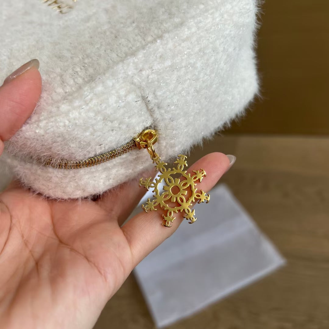 Chanel Christmas Special – white faux-fur beauty pouch (limited giveaway)