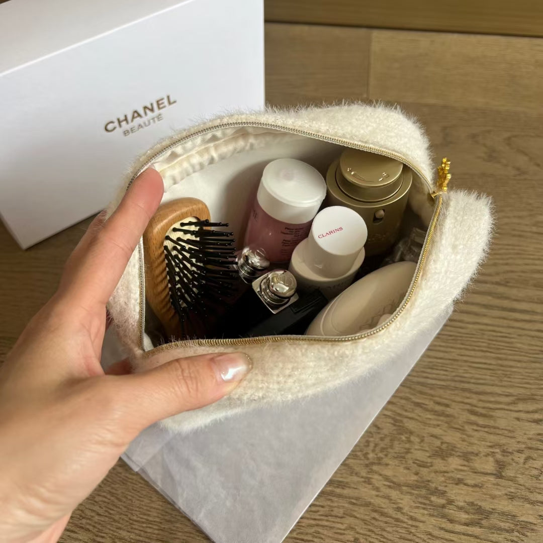 Chanel Christmas Special – white faux-fur beauty pouch (limited giveaway)